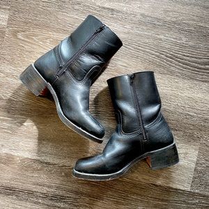 FRYE Square Toe Boot w Side Zip Size 8